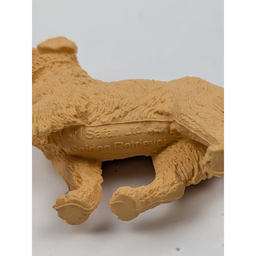 Safari LTD Golden Retriever Dog Solid Plastic Realistic Toy Animal Figure - Picture 6 of 6
